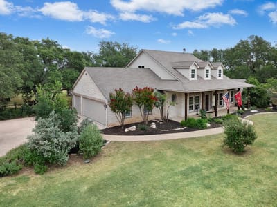 Living area at 106 Double Horn TRL - 3 bed 3 bath home