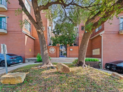 Photo 3 - 106 E 30th ST Unit #308 Photo 3 of 40 at 106 E 30th ST Unit #308 - 3 bed 2 bath home