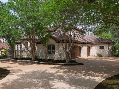 Living area at 106 Lakeway Hills CV - 5 bed 4 bath home