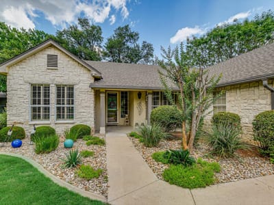 Living area at 106 Nighthawk WAY - 3 bed 2 bath home