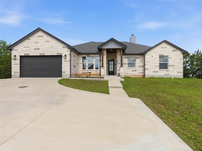 Living area at 106 Pinecrest DR - 3 bed 2 bath home