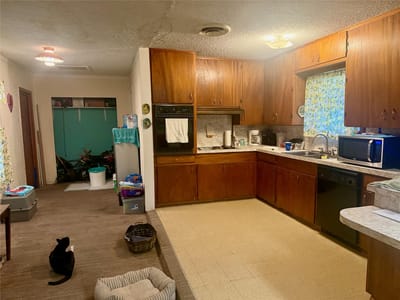 Living area at 106 San Jacinto ST - 3 bed 2 bath home