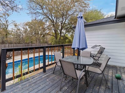 Living area at 106 Shadow Wood TRL - 3 bed 2 bath home