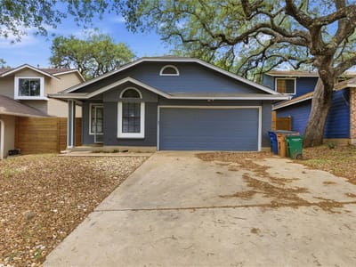 Living area at 10600 N Platt River Dr - 3 bed 2 bath home