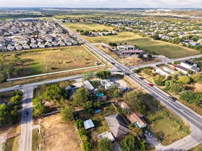 Photo 4 of 33 at 107 E Brenham ST - Manor, Manor, TX