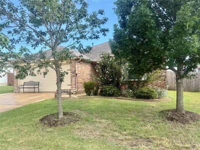 Living area at 107 Jim Dandy DR - 3 bed 2 bath home