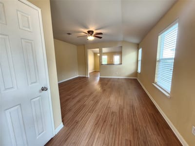 Property photo 3 at 107 Lavaca LOOP - 4 bed 2 bath home