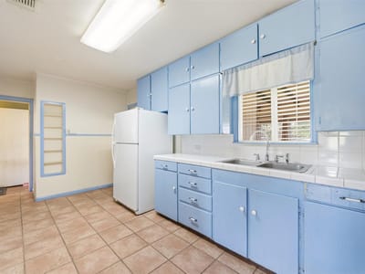 Living area at 107 W Holland ST - 3 bed 1 bath home