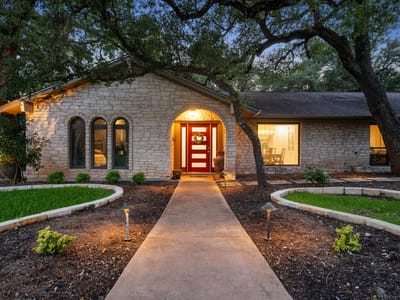 Living area at 10706 Spicewood Club DR - 4 bed 2 bath home