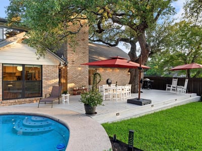 Living area at 10721 Fountainbleu CIR - 4 bed 4 bath home