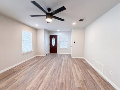 Property photo 2 at 1076 Shadow Creek BLVD - 3 bed 2 bath home