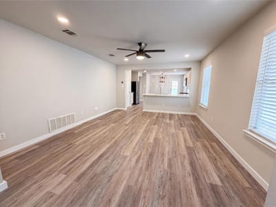 Property photo 3 at 1076 Shadow Creek BLVD - 3 bed 2 bath home