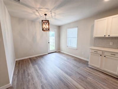 Property photo 4 at 1076 Shadow Creek BLVD - 3 bed 2 bath home