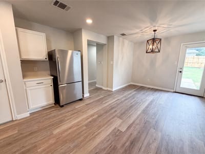 Property photo 5 at 1076 Shadow Creek BLVD - 3 bed 2 bath home