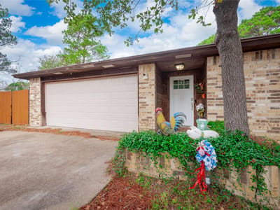 Living area at 108 Lei CT - 3 bed 2 bath home
