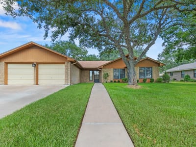 Property photo 2 at 108 Meadow Creek DR - 3 bed 2 bath home