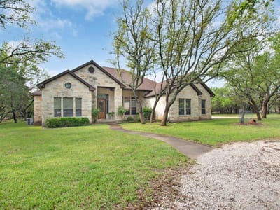 Living area at 109 Camm Lary Cir - 4 bed 3 bath home