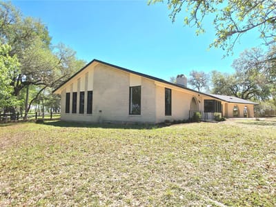 Living area at 109 Cernosek Rd - 4 bed 3 bath home