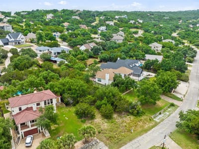 Living area at 109 Cowal Dr N - Briarcliff Inc Sec 15, Spicewood, TX