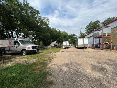 Living area at 109 E 11TH St - T13SG-Service Garage-taylor, Taylor, TX