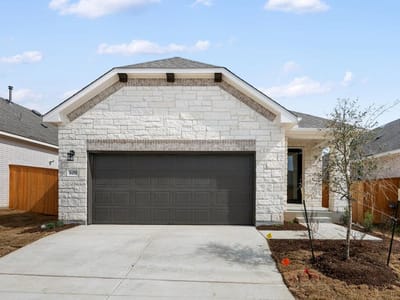 Living area at 109 Knockout Rose Dr - 3 bed 2 bath home