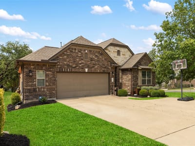 Living area at 109 Lombardia DR - 5 bed 3 bath home