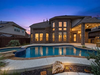 Living area at 109 Mark WAY - 4 bed 3 bath home