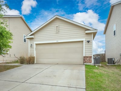Living area at 109 Rainey Dr - 3 bed 2 bath home