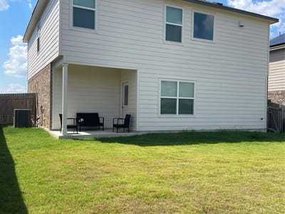 Living area at 109 Seminole DR - 3 bed 2 bath home