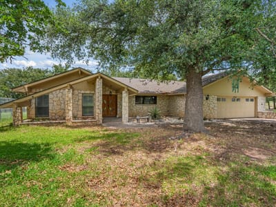 Living area at 109 Sunset CIR - 3 bed 2 bath home