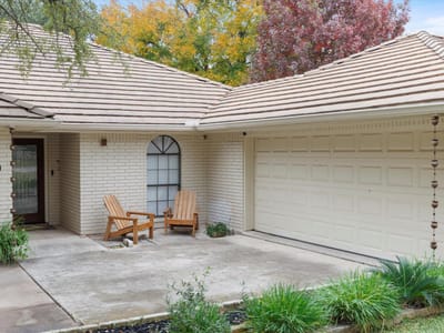 Living area at 109 White Sands Dr - 3 bed 2 bath home