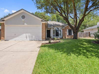 Living area at 109 Wisteria Dr - 3 bed 2 bath home