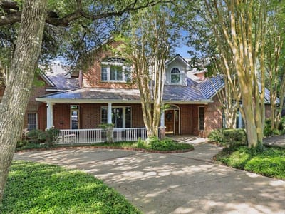 Living area at 109 Wood TRL - 6 bed 4 bath home