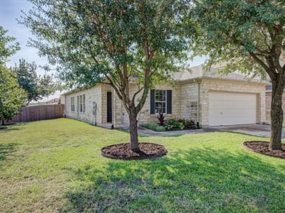 Living area at 10913 Long Summer Dr - 4 bed 2 bath home