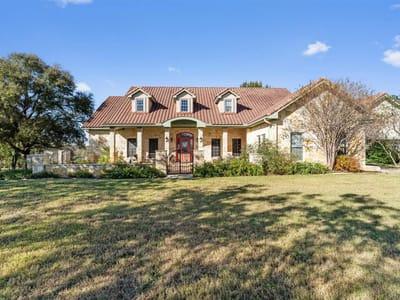 Living area at 1092 FM 3000 - 5 bed 4 bath home