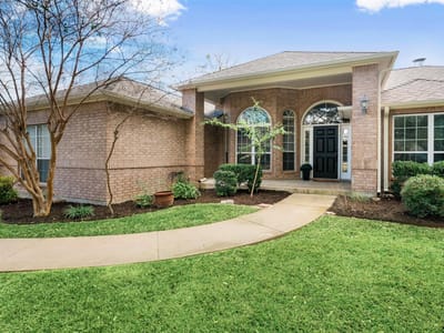 Living area at 11 Coletto Ct - 4 bed 3 bath home