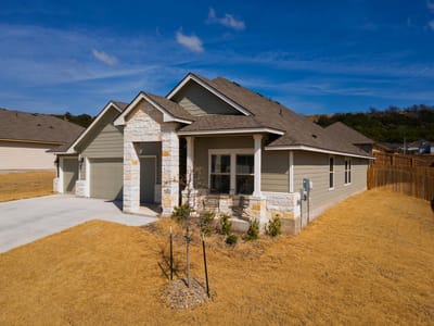 Living area at 110 Ayla Marie Dr - 5 bed 2 bath home
