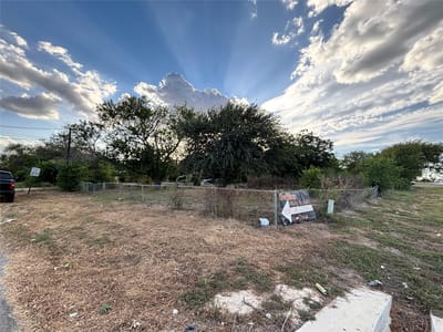 Property photo 2 at 110 Leisure Village DR - Leisure Village, New Braunfels, TX