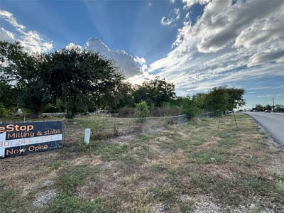Property photo 3 at 110 Leisure Village DR - Leisure Village, New Braunfels, TX