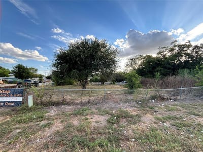 Property photo 4 at 110 Leisure Village DR - Leisure Village, New Braunfels, TX
