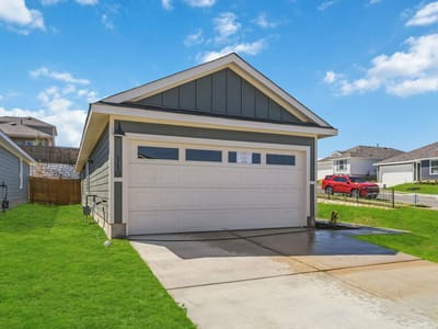 Living area at 110 Schuenemann Way - 4 bed 2 bath home