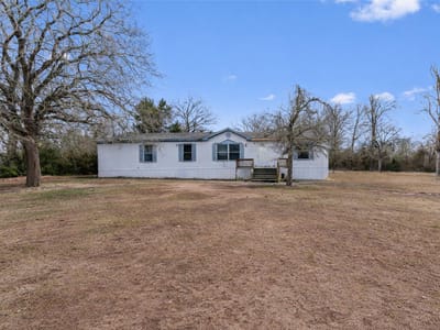 Living area at 1100 County Road 474 - 3 bed 2 bath home
