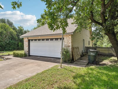 Living area at 1100 Riverbend DR - 3 bed 2 bath home