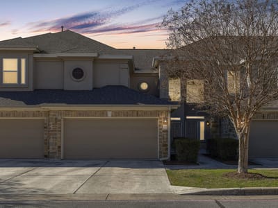 Living area at 1101 E Parmer Ln Unit #318 - 2 bed 2 bath home