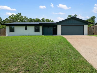 Living area at 1101 Floradale DR - 3 bed 2 bath home