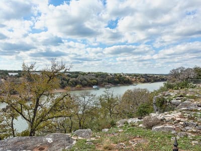 Living area at 1102 Cliffview DR - Cliff View, Spicewood, TX