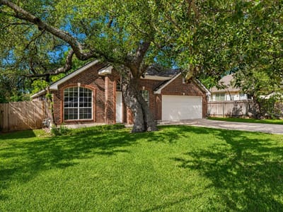Living area at 1102 Nelson Ranch RD - 4 bed 2 bath home