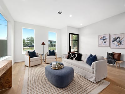 Living area at 1104 1/2 Gunter St - 3 bed 2 bath home