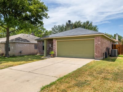 Property photo 2 at 1104 Laurelleaf DR - 3 bed 2 bath home