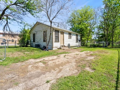 Kitchen at 1104 York Ave - 2 bed 1 bath home